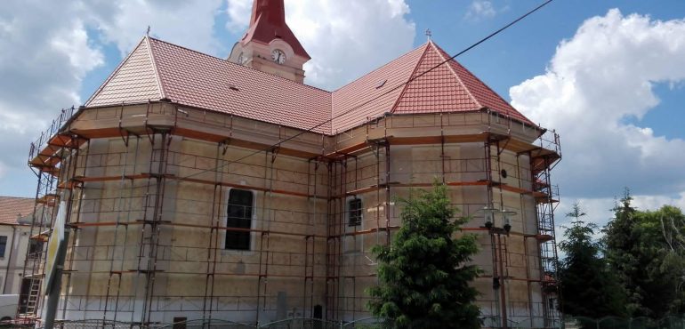 Montáž a demontáž lešenia - kostol v Tvrdošovciach