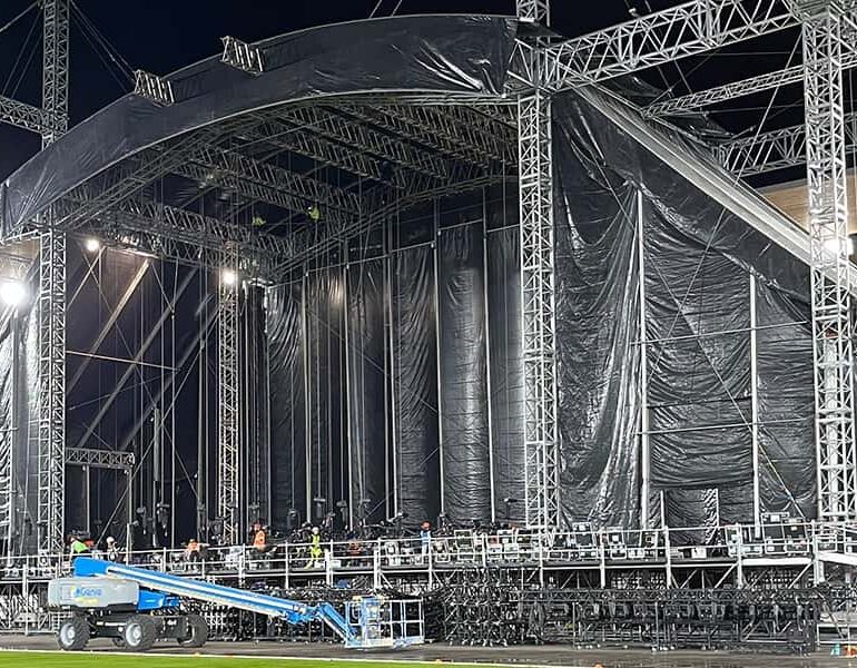 montáž stage na festivale fínsko