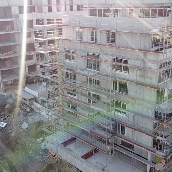 Montáž a demontáž lešenia pre projekt Riviéra v Nitre